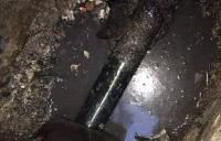 业主改造车库 误将天然气主管道钻破