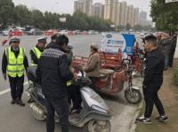 随州交警集中整治“路霸”三轮车违法装载争道抢行