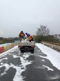 快讯|随州迎来了入冬的第一场雪，三条高速公路全部实行交通管制