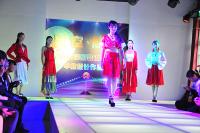 随州职院2017届服装专业 “时空·隧道”作品秀靓丽上演