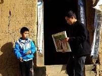 父母去世，孤儿兄弟家里只剩15个土豆