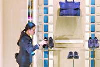 网上代购真假难辨 “专柜验货”是“空头支票”