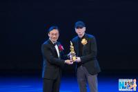 首届澳门国际影展颁奖 冯小刚获终身成就奖