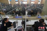 除夕火车票明起开售 多渠道买票助你回家过年