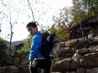 父母去世，孤儿兄弟家里只剩15个土豆