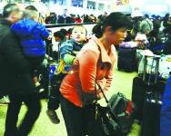 下地铁转乘火车有人帮您拎大件 可先上车再补票