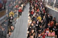春运迎返程购票高峰期 今起可买正月初六火车票