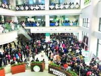 “节日后遗症”集中爆发 医院人潮堪比春运