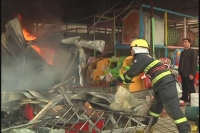 新闻现场：神农公园游乐场起火