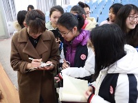 天才美少女尤东梅回母校开讲啦！