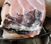 鱼肚子里的黑膜是污染沉淀物？专家这么说