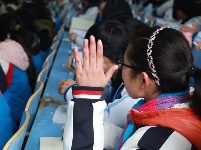 天才美少女尤东梅回母校开讲啦！