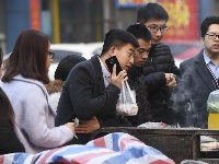 节后首日上班族众生相：疲惫与不开心