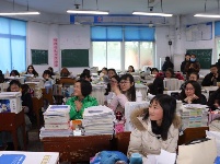 天才美少女尤东梅回母校开讲啦！