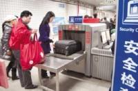 女子拒不安检 掌掴地铁安检员三巴掌被拘5天