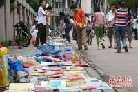 毕业生提前清理“库存” 网上“跳蚤市场”火热开锣