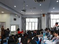 天才美少女尤东梅回母校开讲啦！