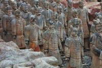 安徽景区现山寨兵马俑群 宣称我们就是A货