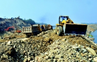 淅河镇“一河两岸”幸福村河堤大坝建设正抓紧施工