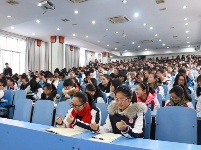 天才美少女尤东梅回母校开讲啦！