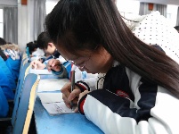 天才美少女尤东梅回母校开讲啦！