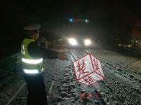 沪渝高速野三关段积雪15厘米！除了一夜雪，现在能缓慢通行了