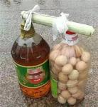 鸡蛋是怎么装进油桶的？劳动人民真是太腻害了！