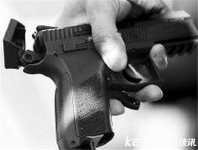 宝马男拒交停车费 现场监控看到惊人的一幕