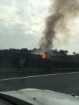 突发 汉十高速一辆半挂车车尾着火