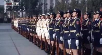 泪奔！三军仪仗队第一次接受父母的检阅