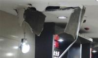 超市天花板藏活人 通天大盗吓晕民警