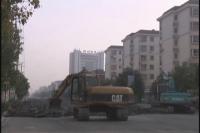 沿河道北段封闭维修  路面不再坑洼不平