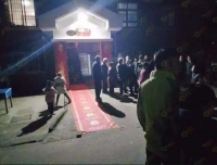 新娘新婚之夜，前男友用高音喇叭高喊“还钱”