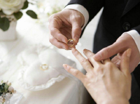 人大代表:放开二孩还不够 建议婚龄降至18周岁