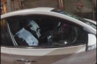 瓜子“壮胆” 砸窗“露馅”