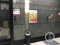 写字楼现奇葩电梯  只见按钮不见门