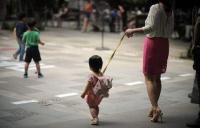 新兴职业“遛娃师”上线 