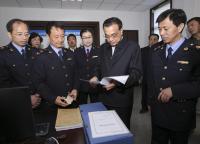 李克强：推动新旧动能转换 巩固经济向好势头