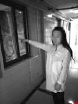 17岁孕妇发小广告时推窗进别人家 洗澡还睡觉