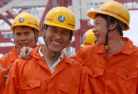 报告称我国农民工达2.8亿 月均收入3275元 