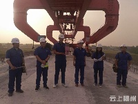 我市各界群众代表传递丁酉年炎帝圣火