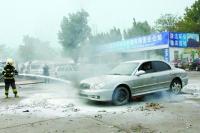 小心这样东西! 消防试验:一分半钟杨柳絮引燃汽车