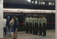 这是我见过上地铁排得最整齐的队