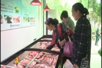 橡果黑猪味飘香 备受市民青睐