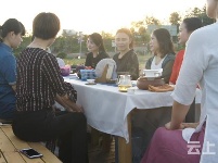 有试过在这么美丽的花海里品茶吗？