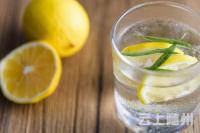 网传柠檬水美白又抗癌，夏天怎么喝才真健康