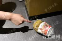 这就尴尬了！情侣过520浪漫开房，半夜突然闯入一醉汉