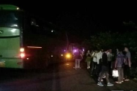 大客车司机疯狂超载 称本想干完最后一票就退休 