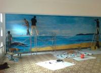 大学生做墙绘9个月挣20万 一站就是10多个小时