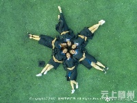 美！就是喜欢这样“不正经”的毕业照~